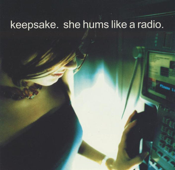 She Hums Like A Radio : CD